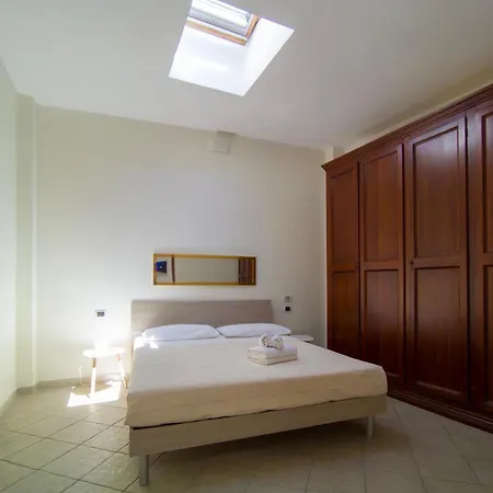 Folie Apartment *